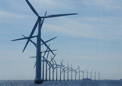 Ветроэлектростанция у побережья Германии.