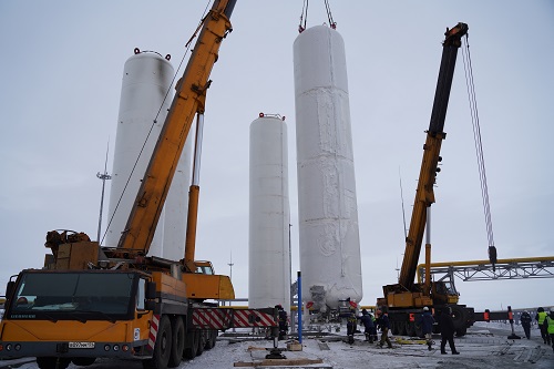 “НОВАТЭК-Челябинск” монтирует цистерны для нового завода СПГ в Магнитогорске