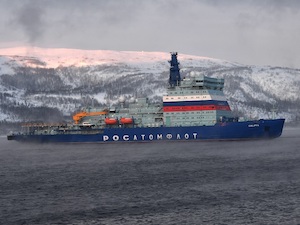 На атомоходе «Сибирь» поднят государственный флаг Российской Федерации