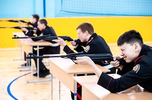 «НОВАТЭК-Челябинск» подарил интерактивный стрелковый тренажер «Тир электрон» школе № 68 Челябинска