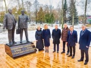 В Обнинске открыли памятник Ефиму Славскому и Юрию Семендяеву