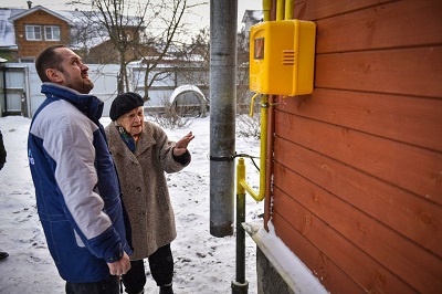 Гендиректор «Мособлгаза» Игорь Баранов обследовал газовое оборудование в доме 97-летней ветерана войны Зинаиды Нестеровой из Химок