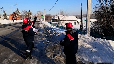 Федеральная трасса и Топки под напряжением: энергетики Россети Сибирь заменили 20 опор на магистрали Р-255 «Сибирь»