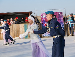 «ППГХО» организовало в Краснокаменске зимние игры «Горячий лёд» и танцы «Сретенский бал на льду»