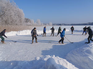 Более 100 любителей хоккея на валенках стали участниками турнира в городе-спутнике Калининской АЭС