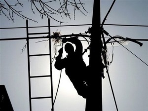 «Смоленскэнерго» обнаружило незаконные конструкции на 489 объектах электросетевого хозяйства