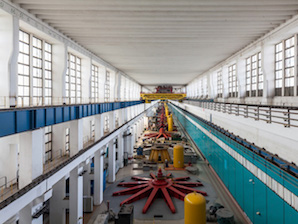 На основных гидроагрегатах Волжской ГЭС установлены турбины Ленинградского металлического завода