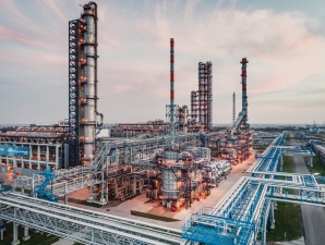 Омский НПЗ смонтировал ключевое оборудование будущего комплекса первичной переработки нефти