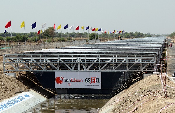 В Индии водные каналы закроют солнечными панелями мощностью 1250 МВт