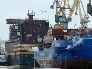 Первую в мире плавучую АЭС отбуксируют из Санкт-Петербурга в Мурманск