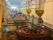 На Новосибирской ГЭС установили 412-тонный ротор в кратер гидрогенератора
