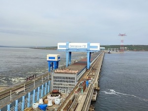 Саратовская ГЭС открыла глубинные водосбросы