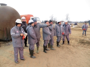 Экспертная группа посетила аварийную нефтяную скважину в Коми