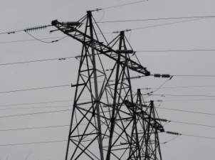 Гроза и ветер нарушили электроснабжение 12 населенных пунктов Свердловской области