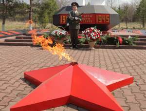 Накануне Дня Победы Победы Распадская угольная компания реконструировала памятник павшим шахтерам