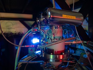 В Институте ЛаПлаз создана лаборатория низких температур и сильных магнитных полей