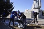 В «Кировэнерго» прибрали мемориалы героям-землякам и Г.Булатову, водрузившему знамя на фасад Рейхстага