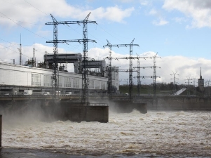 Камская ГЭС закрыла затворы водосливной плотины