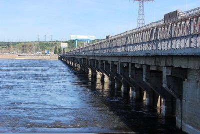 На Саратовской ГЭС  закрыли последний водосброс