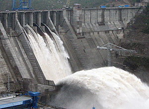 Бурейская ГЭС начинает холостые сбросы воды