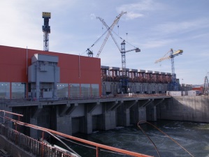 Ротор генератора строящейся Усть-Среднеканской ГЭС установлен на штатное место