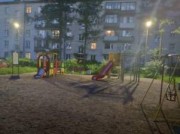 «Ленсвет» устанавливает дополнительные светильники для освещения детских площадок