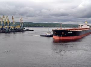 В Мурманский морской торговый порт зашел балкер-гигант
