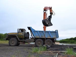 «Камчатскэнерго» завозит в Тигильский район Камчатки топливо для ДЭС и котельных