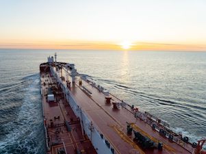 Через терминал «Ворота Арктики» отгружена юбилейная партия нефти сорта сорт Novy Port