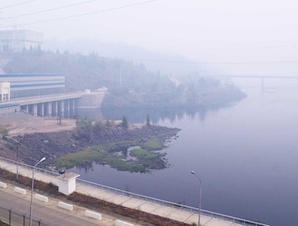 Лесной пожар в Якутии подбирается к каскаду Вилюйских ГЭС