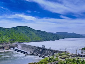 Иркутская ГЭС снижает сбросы воды из-за дождевого паводка на Иркуте