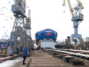 В Санкт-Петербурге спущен на воду первый серийный универсальный атомный ледокол «Сибирь»