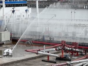 На Петербургском нефтяном терминале потушили условный пожар на нефтеналивном судне