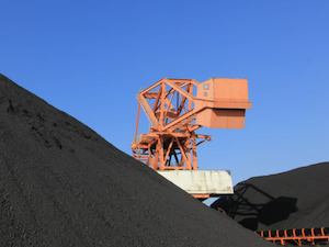 Китай за полгода одобрил строительство 52 ГВт мощности угольных теплоэлектростанций