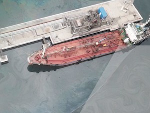 Беспилотник обнаружил в бухте Находки нефтяное пятно площадью 35 тысяч кв. м