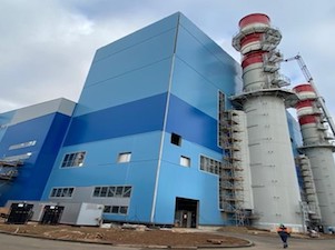 На стройплощадке ПГУ-ТЭС в Нижнекамске монтируют башенную градирню