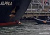 Активисты Гринпис блокировали в Хельсинки судно с грузом угля из России