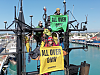 Активисты заблокировали судно у берегов Новой Зеландии, протестуя против добычи нефти