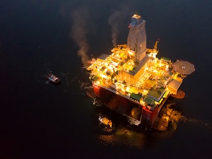 Буровая установка «Северное сияние» зашла в Кольский залив