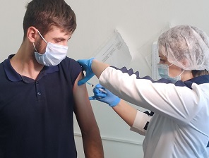 От COVID-19 вакцинированы 83% сотрудников «Хиагды»
