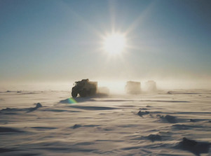 Фильм «Север рядом» снят в жанре роуд-муви по мотивам одноимённой арктической экспедиции
