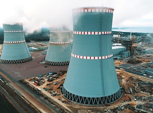 На стройплощадке Ленинградской АЭС приступили к гидроиспытаниям 170-метровой градирни