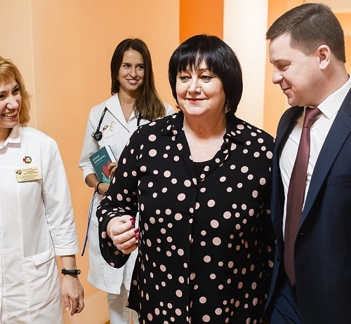 «НОВАТЭК-Челябинск» вручил тираж учебника по детской кардиологии врачам и интернам региональной  ОДКБ