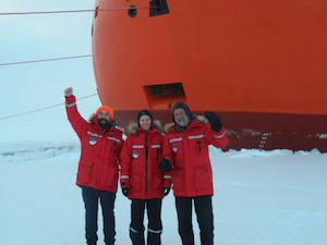 Ледовостойкая платформа «Северный полюс» дрейфует в Арктическом бассейне