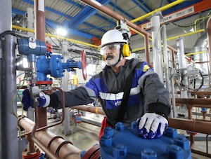 «Газпром» сократил экспорт газа в страны дальнего зарубежья на 44,5%