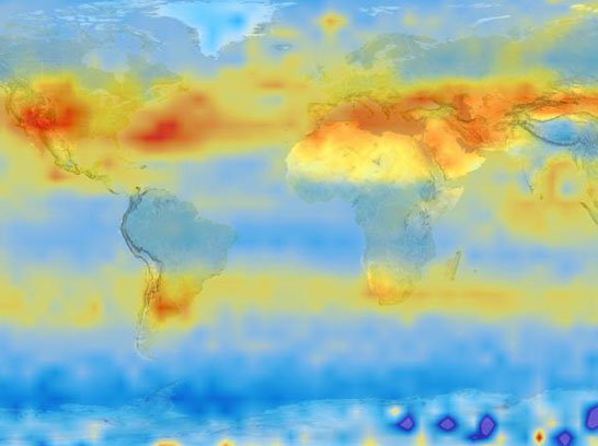 На фотографии со спутника NASA хорошо видно, в каких районах земли диоксид углерода эмитируется (красные области), а в каких поглощается (синие области)